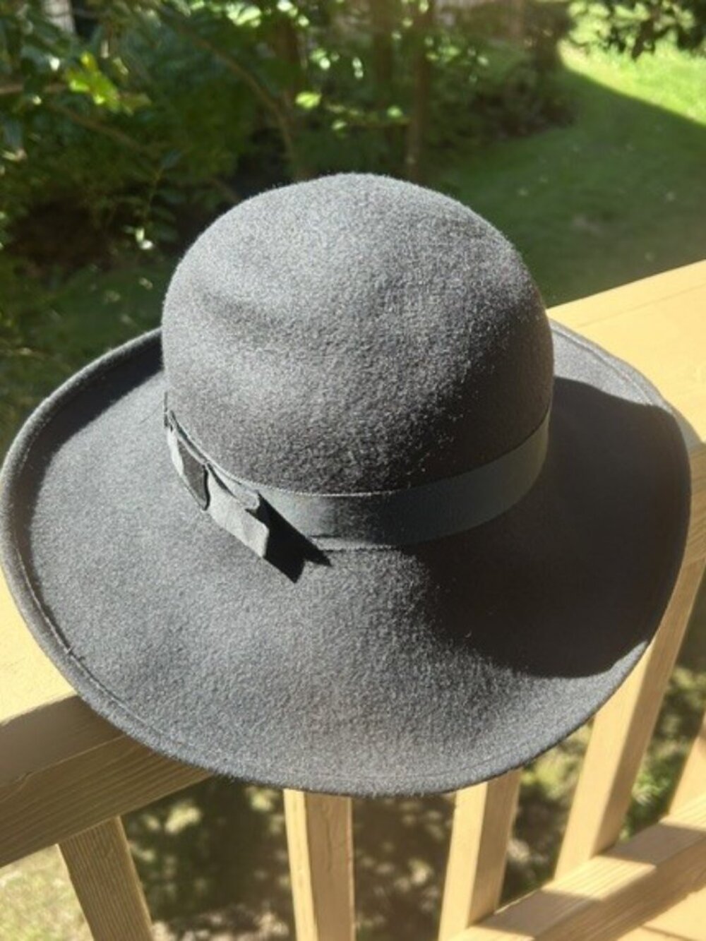 MADE in ENGLAND Black 100% Wool Felt Cloche HAT